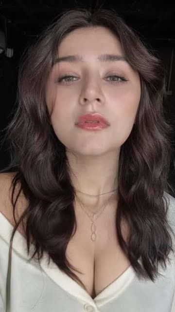 View this Snap from Durefishan VLOGS on Snapchat! Beauty Hacks Lips, Pakistani Women Dresses, Arabian Women, Girls Pin, Actor Picture, Pakistani Actress, Girly Pictures, Korean Celebrities, Blonde Beauty