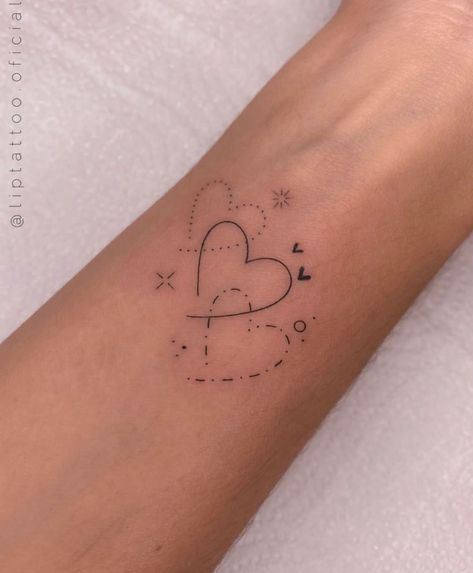 Sister Heart Tattoos, Tiny Wrist Tattoos, Mom Tattoo Designs, Sibling Tattoos, Bff Tattoos, Friendship Tattoos, Wrist Tattoos For Women, Thigh Tattoos Women, Family Tattoos