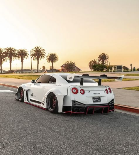 Gtr R34 Skyline White Wallpaper, Gtr R35 Design, White R34 Gtr, Gtr R35 Wide Body Kit, Nisan Gtr, Nissan Gtr Pc Wallpapers, Race Night, Gtr Car, R35 Gtr