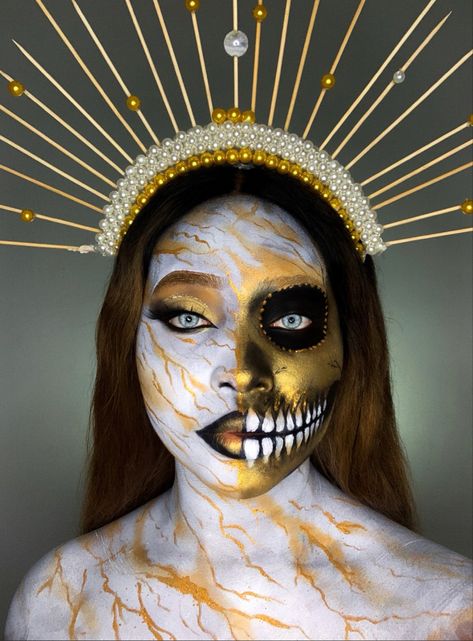 Half skull half marble make up look Full Body Makeup, Half Skull Makeup, Marble Makeup, Creepy Makeup, Eye Makeup Images, Glitter Makeup Looks, Creepy Halloween Makeup, Skeleton Makeup, Make Up Ideas