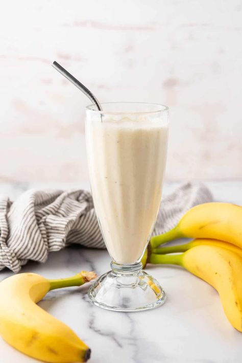 Bananas con Leche (Costa Rican Banana Smoothie Recipe) Banana Milkshake Without Ice Cream, Traditional Wassail Recipe, Milkshake Without Ice Cream, Banana Milkshake Recipe, Wassail Recipe, Christmas Main Dishes, Milkshake Recipe, Banana Smoothie Recipe, Peanut Butter Oatmeal Cookies