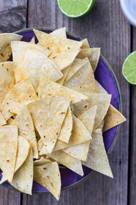 Lime Tortilla Chips, Flour Tortilla Chips, Tortilla Chips Recipe, Tortilla Chip Recipe, Baked Tortilla Chips, Homemade Tortilla Chips, Homemade Tortillas, Superbowl Party Food, Chips Recipe