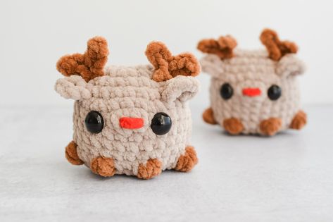 Pocket Reindeer Crochet Pattern by Yarn Society Christmas Gifts Crochet Patterns Free, Pocket Reindeer Crochet, Pocket Animals Crochet, Crochet Fair Ideas, Simple Christmas Crochet Patterns, Crochet Winter Animals, Xmas Crochet Ideas, Free Winter Crochet Patterns, Crochet Christmas Gifts Free Patterns