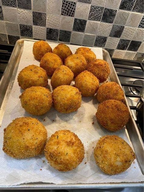 Italian Arancini Balls - Easy DIY Recipes Arancini Recipe Italian, Italian Rice Balls Recipe, Italian Arancini, Arancini Balls, Sausage Ragu, Arancini Recipe, Impressive Appetizers, Italian Rice, Rice Varieties