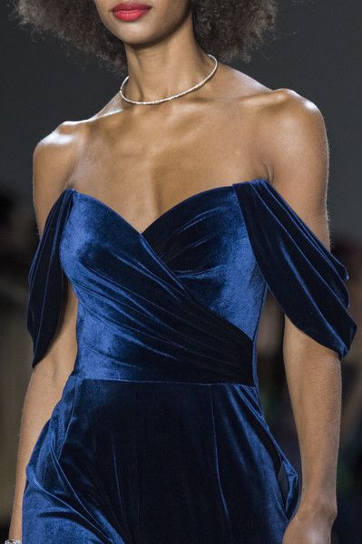 Anastasia Moodboard, Velvet Blue Dress, Haute Couture Style, Dark Blue Velvet, Blue Velvet Dress, Dark Blue Dress, Couture Mode, Dress Aesthetic, Cooler Look