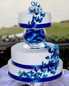 Royal blue wedding Blue Butterfly Wedding, Royal Blue Wedding Cakes, Royal Blue Wedding Theme, Butterfly Wedding Cake, Butterflies Wedding, Wedding Cake Fresh Flowers, Quinceanera Cakes, White Cakes, Maria Elena