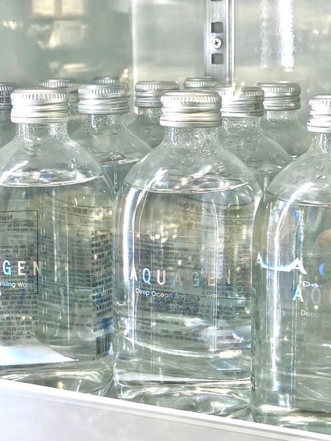 Muji Wallpaper Aesthetic, Aesthetic Water Drink, Bottled Water Aesthetic, Blue Water Bottle Aesthetic, Glass Water Aesthetic, Muji Wallpaper, Water Glass Aesthetic, Cold Water Aesthetic, Glass Water Bottle Aesthetic