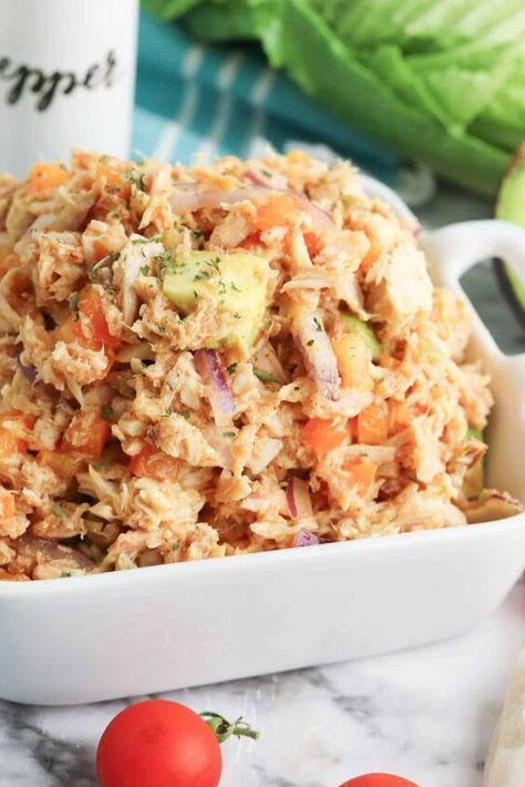 is super simple to make and tastes deliciously fresh. I like to make my Mexican tuna salad with avocado which adds a great creamy texture to the salad, along with the crunchy veggies and just enough diced jalapenos to add a nice kick of chili heat. Mexican Tuna Salad  Looking for a quick appetizer or light dish, then look no further than my easy Mexican tuna salad. This Mexican tuna salad recipe requires very little hands on preparation and is made with refrigerator and pantry staple… Mexican Tuna Salad Recipe, Tuna Salad With Avocado, Mexican Tuna Salad, Mexican Tuna, Crunchy Veggies, Quick Appetizer, Salad With Avocado, Tuna Salad Recipe, Quick Appetizers