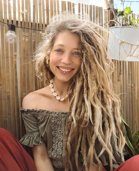 💛 ga.ostrowska 💛 . Bringing all the good vibes with my dreads and hippie style 🌻 Loving the carefree and adventurous spirit ✨ Spreading peace, love, and positivity everywhere I go 🌈✌🏼 #dreads #hippie #dreadgirl . #dreadlocks #dreadstyles #dreadstagram . #hippiechic #hippievibes #hippiesoul . @ga.ostrowska you rock girl! Keep spreading positive energy with your amazing style ✨❤️ #girlpower #hippielife Hippie Dreads, White Dreads, Dreadlocks Girl, Blonde Dreads, Natural Dreads, Dreads Girl, Everywhere I Go, Hippie Lifestyle, Rock Girl