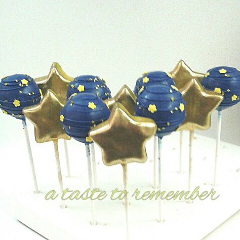 Twinkle twinkle little star cake pops Celestial Cake Pops, Outer Space Cake Pops, Space Cake Pops, Star Dessert Table, Moon Cake Pops, Planet Cake Pops, Space Themed Desserts, Twinkle Twinkle Little Star Cake, Twinkle Little Star Cake