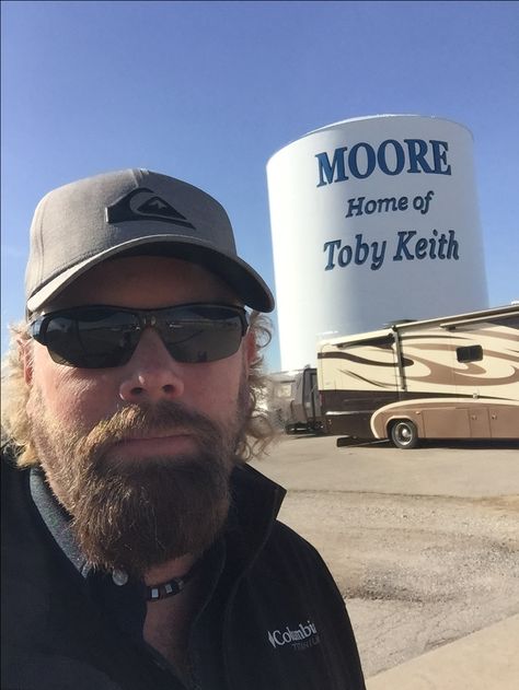 Moore Oklahoma, Tom Jones Singer, Blake Sheldon, Deni Denials, Books To Read Before You Die, Oklahoma History, Trace Adkins, Hard To Say Goodbye, Delivery Pictures