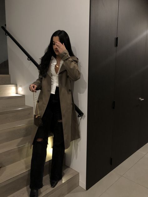 Louis Vuitton Trench Coat, Style Black Boots, Trench Outfit, Trench Beige, Trench Coat Outfit, Beige Trench Coat, Long Trench, Fancy Dinner, Outfits Winter