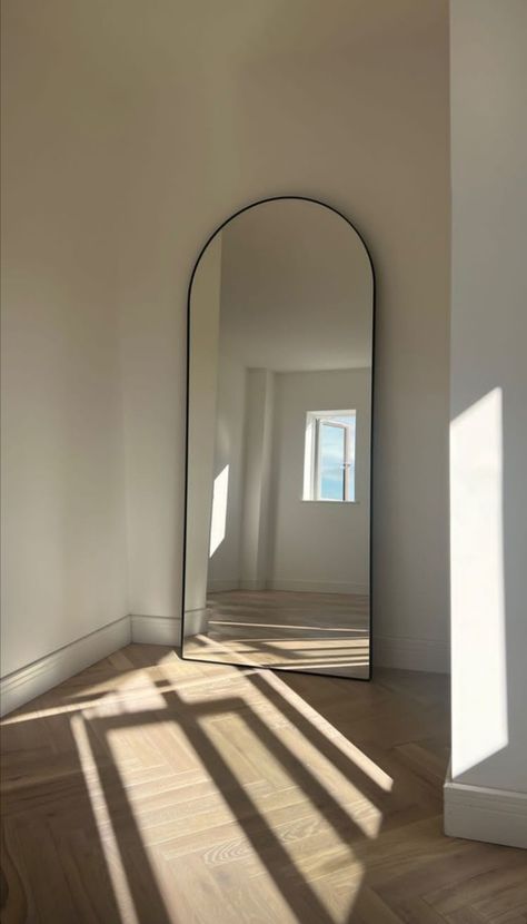 Modern Home Trends, Cozy Home Design, Room Decor Contemporary, Arched Floor Mirror, Modern Apartment Decor, Elegant Living Room Decor, Minimalist Apartment Style, Door Glass Design, Interior Design Rustic