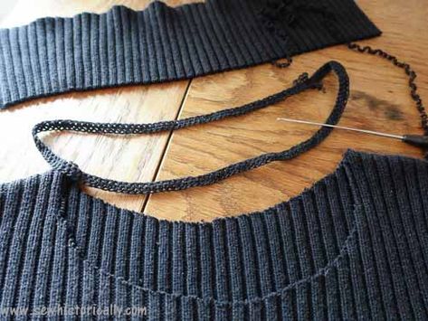 Diy Sweater Refashion, Diy Clothes Makeover, Clothes Makeover, Restyle Clothes, Crochet Lace Collar, Diy Sweater, Sewing Alterations, Recycled Sweaters, Sweater Refashion