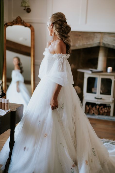 Southern Romance, Fashion Mumblr, Closet Must Haves, Cotswolds Wedding, Into The Forest, The Cotswolds, Days Of Our Lives, Dress Inspiration, Wedding Makeup