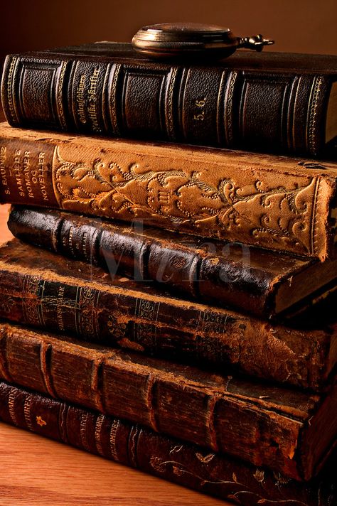 antique books | Stack of old antique books with pocket watch Ragnor Fell, Books Stacked, Books Decor, Leather Bound Books, Books Art, World Of Books, Leather Books, Book Images, Book Nooks