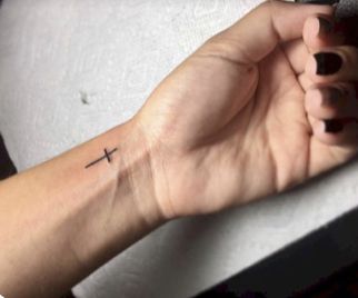 Cross Tattoo On Wrist, Small Cross Tattoos, Small Cross Tattoo, Tatuagem Masculina Pequena, Cross Tattoos For Women, Cross Tattoo Designs, Small Wrist Tattoos, Subtle Tattoos, Cross Tattoo