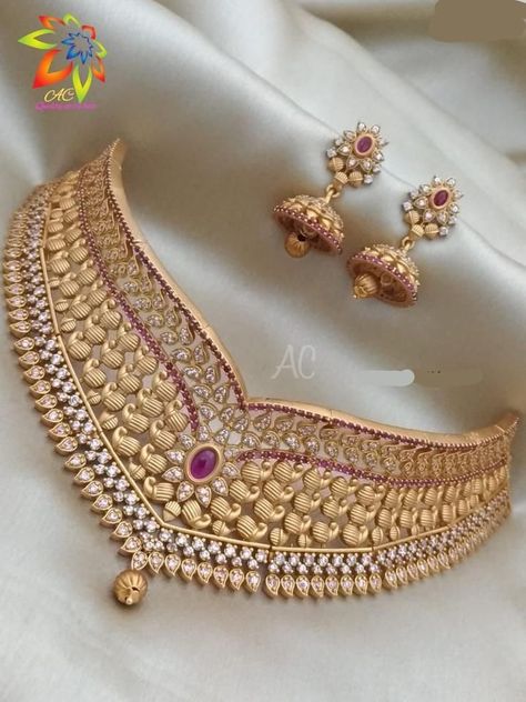 Polki Choker, Choker Necklace Designs, Choker Designs, Gold Jewelry Simple Necklace, Jewelry Set Design, Gold Necklace Indian Bridal Jewelry, Gold Bridal Jewellery Sets, Wedding Jewellery Collection, Gold Fashion Necklace