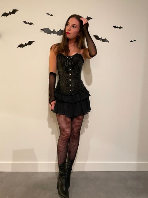 #witch #halloween #halloweencostume #witchcostume Black Corset Vampire Costume, Puti Disfraces, Wicked Witch Of The West Costume, Witch Costume Halloween, Halloween Tights, Vampire Halloween Costume, Halloween Circus, Halloween 23, Witch Costumes