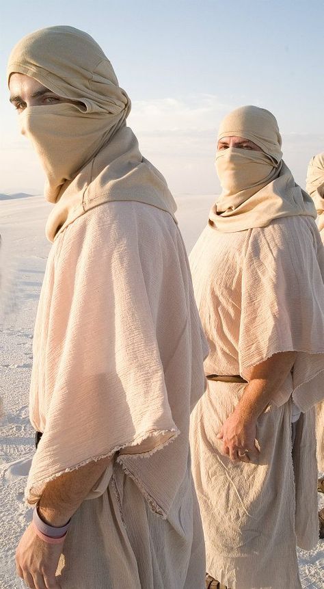 Dune Mens Fashion, Dune Outfit Men, Dnd Avatar, Afro Futurism Fashion, Desert Wear, Storm Fashion, Desert Clothing, Dune Characters, Dune Film