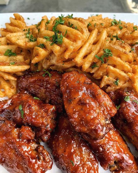 Wings And Fries Aesthetic, Wing Stop Aesthetic, Wings With Fries, Chicken Wings And Fries, Wings And Fries, Pizza And Wings, Chicken And Fries, Wings Bbq, Honey Bbq Wings