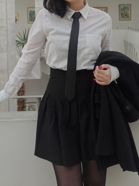 Dark academia style, japan schoolgirl, museum, skirt and tie, black and white Mafia Outfit Women Dress, Tie Women Outfit, Necktie Outfits For Women, Necktie Outfit, Suit And Skirt, Outfit With Tie, Female Tie, Suit With Skirt, Chic Outfits Edgy