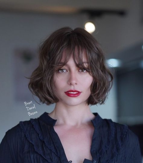 20 French Bob Haircuts that Ooze Parisian Charm – The Right Hairstyles Short Hair Cuts For Round Faces, Short Bobs With Bangs, Chin Length Haircuts, Short Wavy Bob, Tousled Bob, French Bob, Face Framing Bangs, Chin Length Hair, Bob Haircut With Bangs