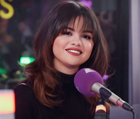 Selena Gomez Fringe, Selena Gomez Haircut, Selena Gomez Bangs, Selena Gomez Hair, Celebrity Aesthetic, Selena Gomez Cute, Hair Color Streaks, Hairstyles For Layered Hair, Hair Appointment