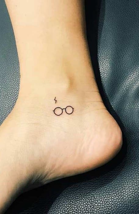 Harry Potter Tattoos Glasses And Scar, Harry Potter Ankle Tattoo Ideas, Friendship Tattoos Harry Potter, Harry Potter Symbols Tattoo, Unique Harry Potter Tattoo, Harry Potter Tattoos Ideas, Harry Potter Tattoos Minimalist, Small Harry Potter Tattoo, Hufflepuff Tattoo