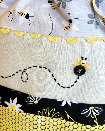 A Cute Bee Buzzes Across This Fun Bag - Quilting Digest Bee Sewing, Quilt Sewing Room, Bee Bag, Drawstring Bag Pattern, Patchwork Projects, Bee Stuff, Bag Sewing Pattern, Email Notification, Beginner Embroidery