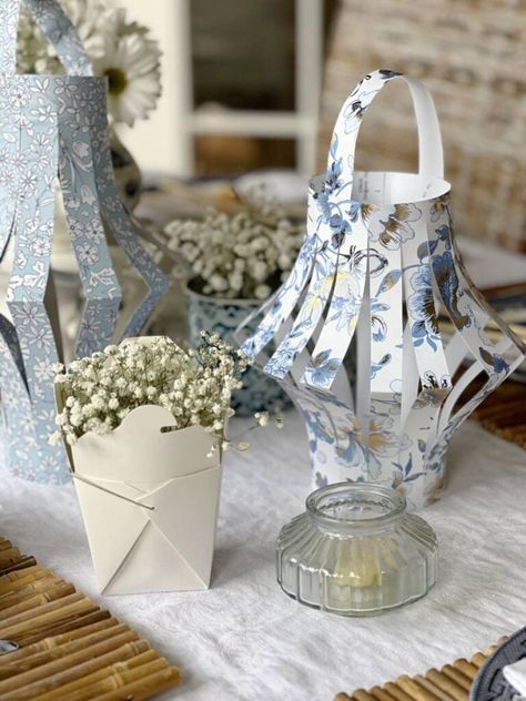 blue and white paper lanterns and chinese take-out box as a vase for Chinese themed table setting Themed Dinner Party, Asian Pattern, Japanese Table, Handmade Napkins, Themed Dinner, Dinner Club, Dinner Party Themes, Chinese Pattern, Fortune Cookies