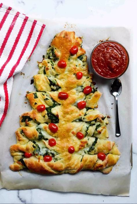 Christmas Tree Pull Apart Bread (Step-by-Step Directions) | Worn Slap Out Tree Pull Apart Bread, Bread Christmas Tree, Christmas Tree Pull Apart Bread, Christmas Tree Bread, Bread Christmas, Christmas Tree Food, Cranberry Muffins, Balayage Blond, Balayage Ombré