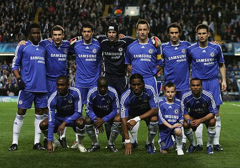 Chelsea team group in 2007. Chelsea Fc Team, Chelsea Squad, Real Madrid Photos, Chelsea Team, 2000s Football, Didier Drogba, Mason Mount, Chelsea Football Club, Stamford Bridge