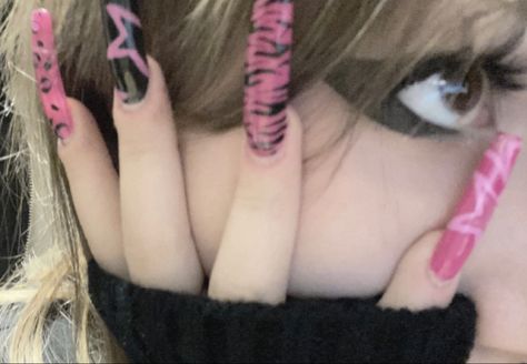 Punk Acrylic Nails Coffin, Y2k Simple Nails Acrylic, Star Themed Nails Y2k, Trashy Nails Acrylic, Yk2 Nails Pink, Y2k Nails Without Charms, 200s Nail Design, Hot Pink And Zebra Nails, Y2k Nails 2000s