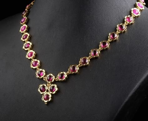 Stone Gold Necklace, Ruby Necklace Designs, Indian Wedding Jewelry Sets, Gold Jewelry Outfits, Fancy Jewelry Necklace, Gold Bridal Jewellery, Pearl Jewelry Design, Gold Jewelry Simple Necklace, Jewelry Set Design