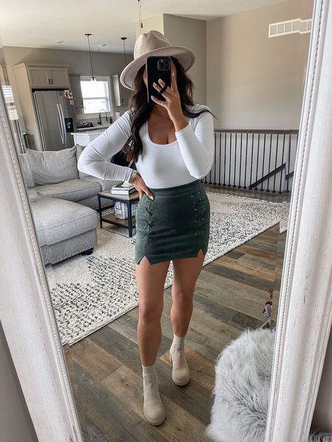 Mini Skirt And Boots Outfit Fall Fashion, Green Leather Skirt Outfit Fall, Body Suit Mini Skirt Outfit, Timberland Boots With Skirt, Christmas Outfit Ideas For Women Green, Bodysuit With Skirt Outfits, Gno Outfit Fall Night, Cute Casual Christmas Party Outfits, Ankle Boots With Skirt Outfit