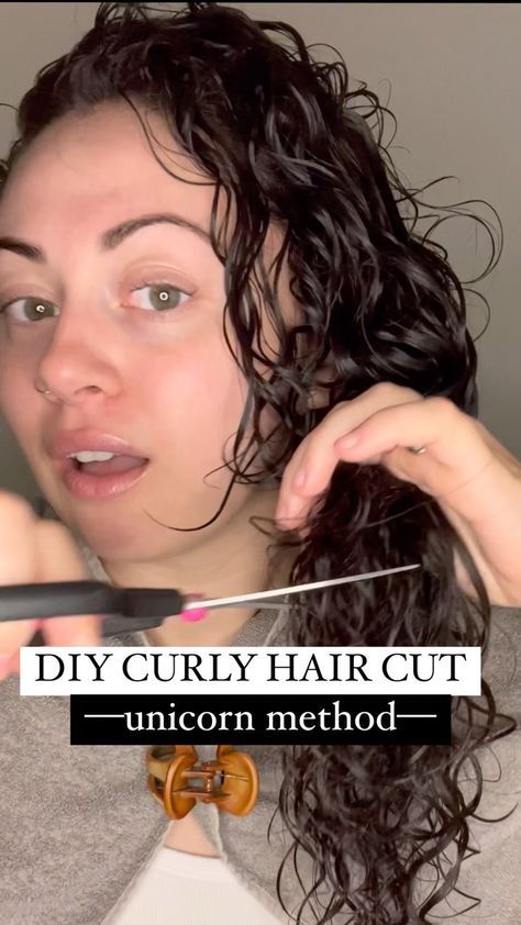 Diy Curly Shag Haircut Tutorial, How To Cut My Curly Hair Myself, Double Unicorn Haircut Curly Hair, Diy Haircut Curly Hair, How To Layer Curly Hair Yourself, Curly Hair With Bangs Round Face, Curly Cut For Round Face, Diy Curly Haircut At Home, Curly Haircuts For Volume