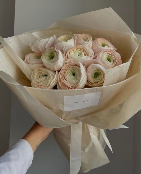 Ranaculus Bouquet, Ranunculus Bouquet, Painting The Roses Red, Boquette Flowers, Flowers Bouquet Gift, Nothing But Flowers, Flower Therapy, Beautiful Bouquet Of Flowers, Luxury Flowers