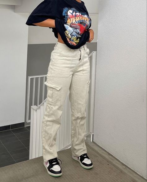 Black Cargo Pants Outfit Baddie, Killa Fashion, Baggy Outfits, 80s Outfits, Sketches Fashion, Baggy Shirts, Cargo Outfit, Look Legging, Design Outfit