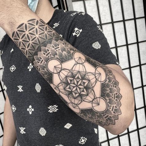 Flower Of Life Meaning, Cube Tattoo, Flower Of Life Tattoo, Tattoo Sleeve Filler, Geometric Sleeve Tattoo, Sacred Geometry Tattoo, Geometry Tattoo, Geometric Sleeve, Metatrons Cube