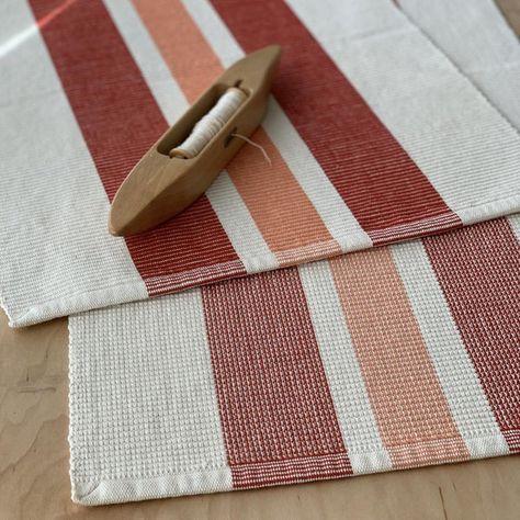 Weaving Placemats, Rep Weave, Hand Woven Table Runner, Table Runner Patterns, Woven Table Runner, Rigid Heddle Weaving, Textiles Projects, Weaving Drafts, Textile Projects