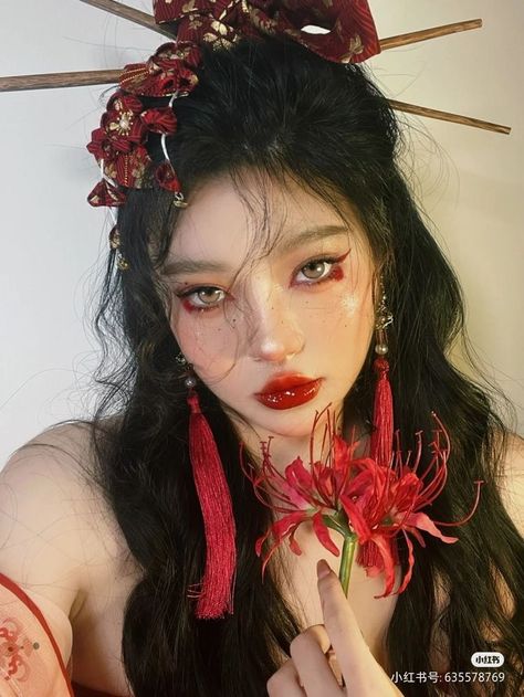 Red Asian Makeup, Chinese Makeup, Photographie Portrait Inspiration, Red Makeup, Creative Makeup Looks, Aesthetic People, Arte Inspo, Asian Makeup, Portrait Inspiration