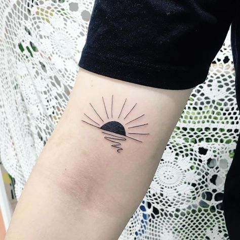 Minimalist black sunrise tattoo on the right arm Sunrise Tattoos For Women, Half Sun Tattoo, Above Elbow Tattoo, Tattoo Lines, Sunrise Tattoo, Sunset Tattoo, Sun Tattoo Designs, Half Sun, Black Sunset