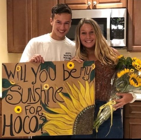 Hoco Proposals Ideas Sunflowers, Will You Be My Sunshine At Hoco, Sunflower Promposal Ideas, Sunflower Homecoming Proposal, Sunflower Hoco Proposals, Sweetheart Proposals, Sunflower Promposal, Prom Signs, Prom Posals