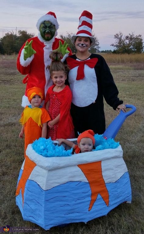 The Grinch Trunk Or Treat Ideas, Cat In The Hat Family Costumes, Dr Suess Characters, Cindy Lou Who Costume, Dr Seuss Costumes, Family Themed Halloween Costumes, Dr Seuss Characters, Christmas Parade Floats, Character Halloween Costumes