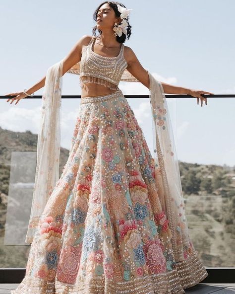 We Found A Fresh New Lehenga Perfect For Your Day Wedding! Lehenga Choli For Women, Choli For Women, Indian Outfits Lehenga, Wedding Lehenga Designs, Wedding Lehengas, Lehenga Designs Simple, Indian Bride Outfits, Traditional Indian Dress, Heavy Work