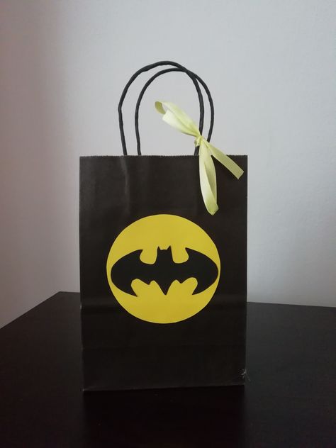 BAG-0020 Birthday Cake For Son, Gym Couple, Paper Bag Design, Batman Party, Batman Birthday, Diy Gifts For Him, Diy Gifts, Gifts For Him, Bags Designer