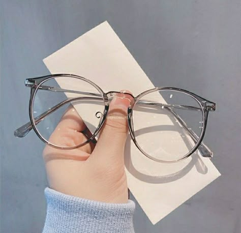 Chasma For Girl, Aesthetic Eye Glasses, Clear Glasses Aesthetic, Cute Black Glasses, Glasses Women Aesthetic, Aesthetic Eyeglasses, Trendy Glasses Frames, Glasses Frames For Girl, Aesthetic Glasses Frames