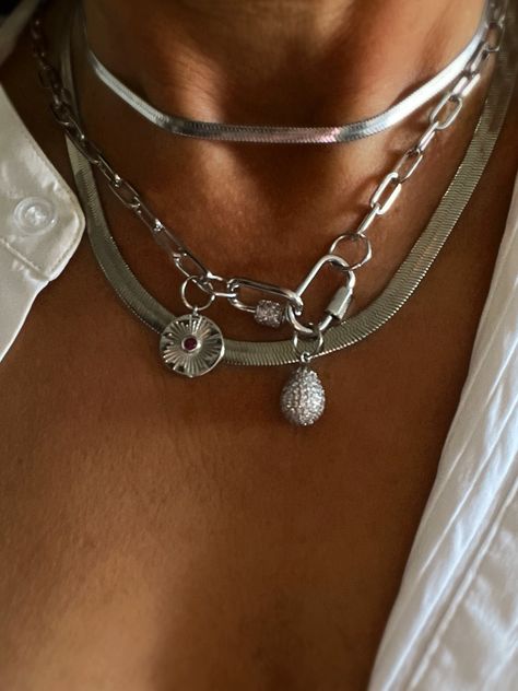 Stacking Necklaces Silver, Silver Necklaces Stack, Silver Necklaces Aesthetic, Silver Accessories Aesthetic, Silver Necklaces Layered, Silver Necklace Stack, Silver Jewelry Aesthetic, Gold And Silver Necklace, Carabiner Necklace