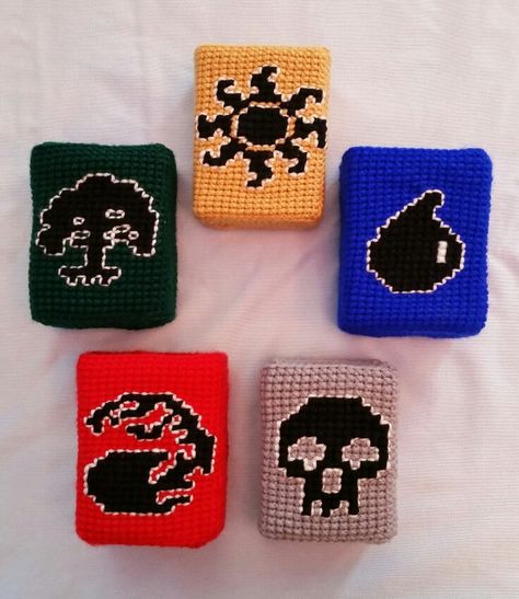 Crochet Card Deck Holder, Crochet Deck Holder, Mtg Crochet Patterns, Yugioh Crochet, Crochet Playing Card Holder, Mtg Crochet, Crochet Dice, Crochet Holder, Cottage Crochet